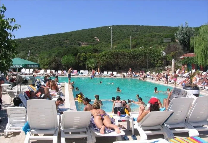 Kamo's Beach Club