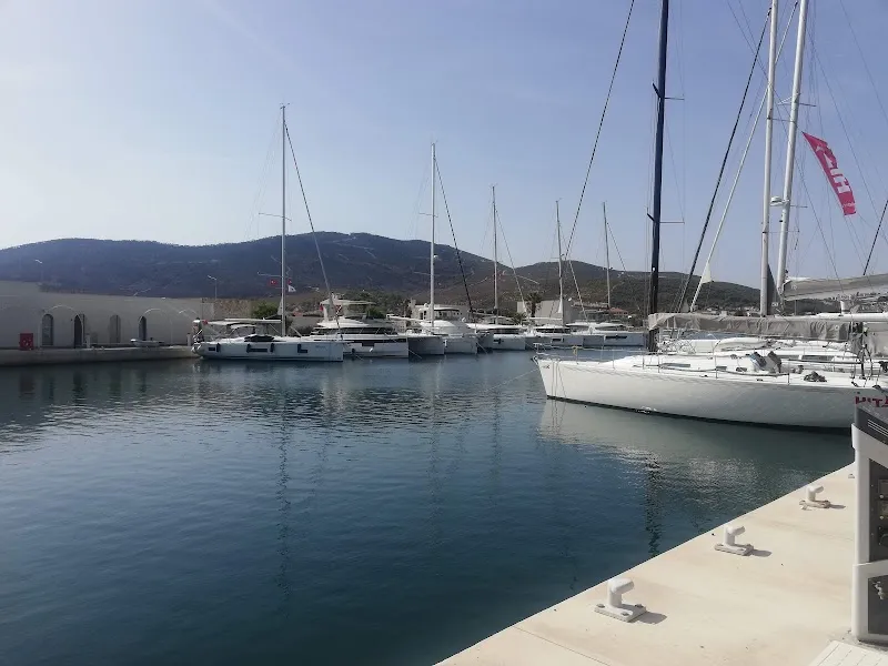 Oasis Marina Yeni Foça Yat Limanı